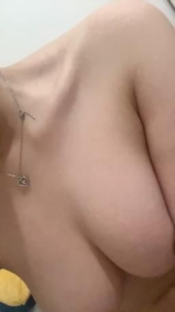 sexyenen : 還是有鎖骨吧🥹好害羞有東西漏出來了😳🫣🫣Babe哥哥有發現嗎🥵