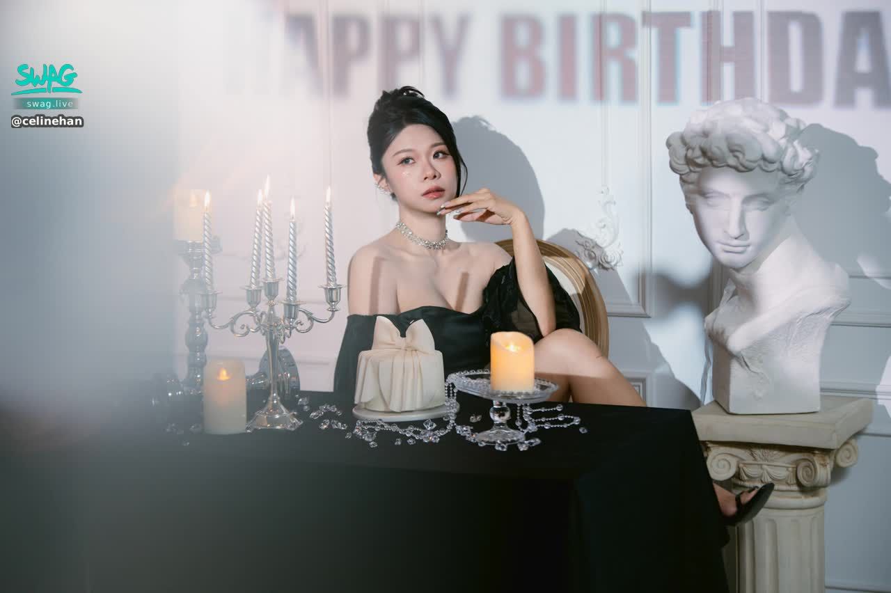 celinehan : 5/15 22:30 性感鎖骨之夜💋 今日轉盤最後一天，明天起生日企劃開跑🥰 把握最後一天低鑽轉盤抽純約會💕
 
✨德國KITKAT入場券：5張玩一次，30張玩10次✨10張換生日限定噴水長片🥵

❤️50萬💎噴水洗澡澡 

#主題直播