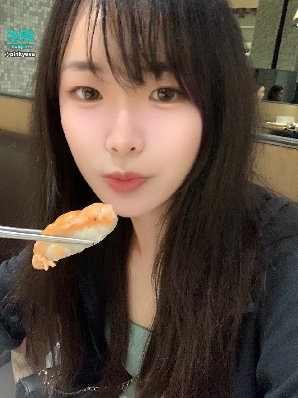 pinkyeva : 吃❤️