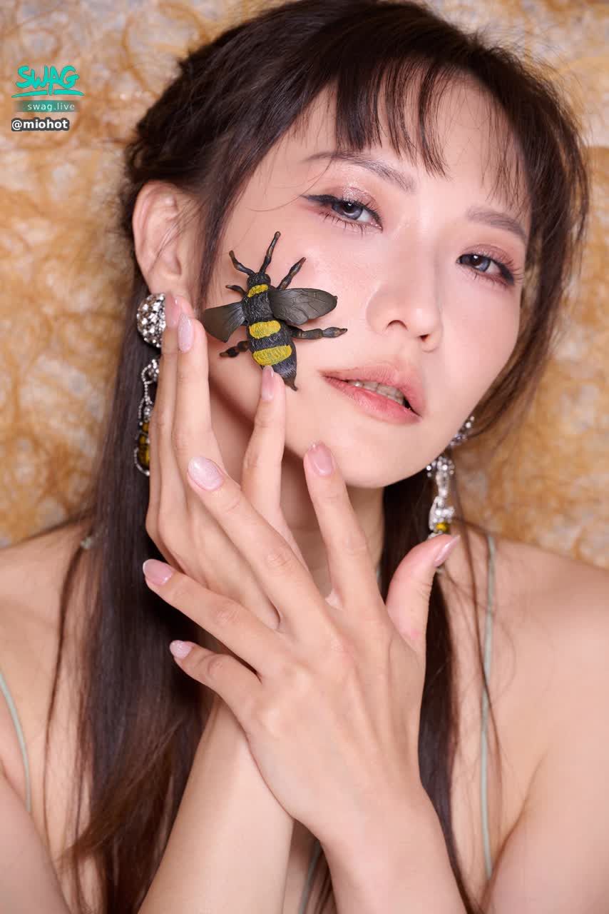 miohot : 更新一下 今日5/15 原訂20:00 改21:30直播🥹🥹
