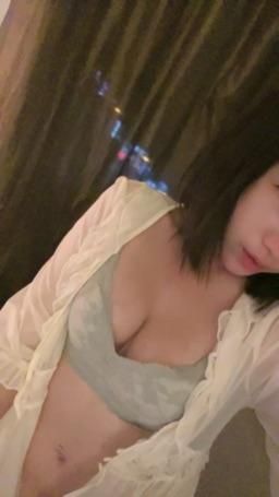 kimberlay : 太淫蕩⋯這個舌頭有人有辦法嗎🥵💦