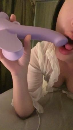 kimberlay : 看著你吃棒狀物💦💦