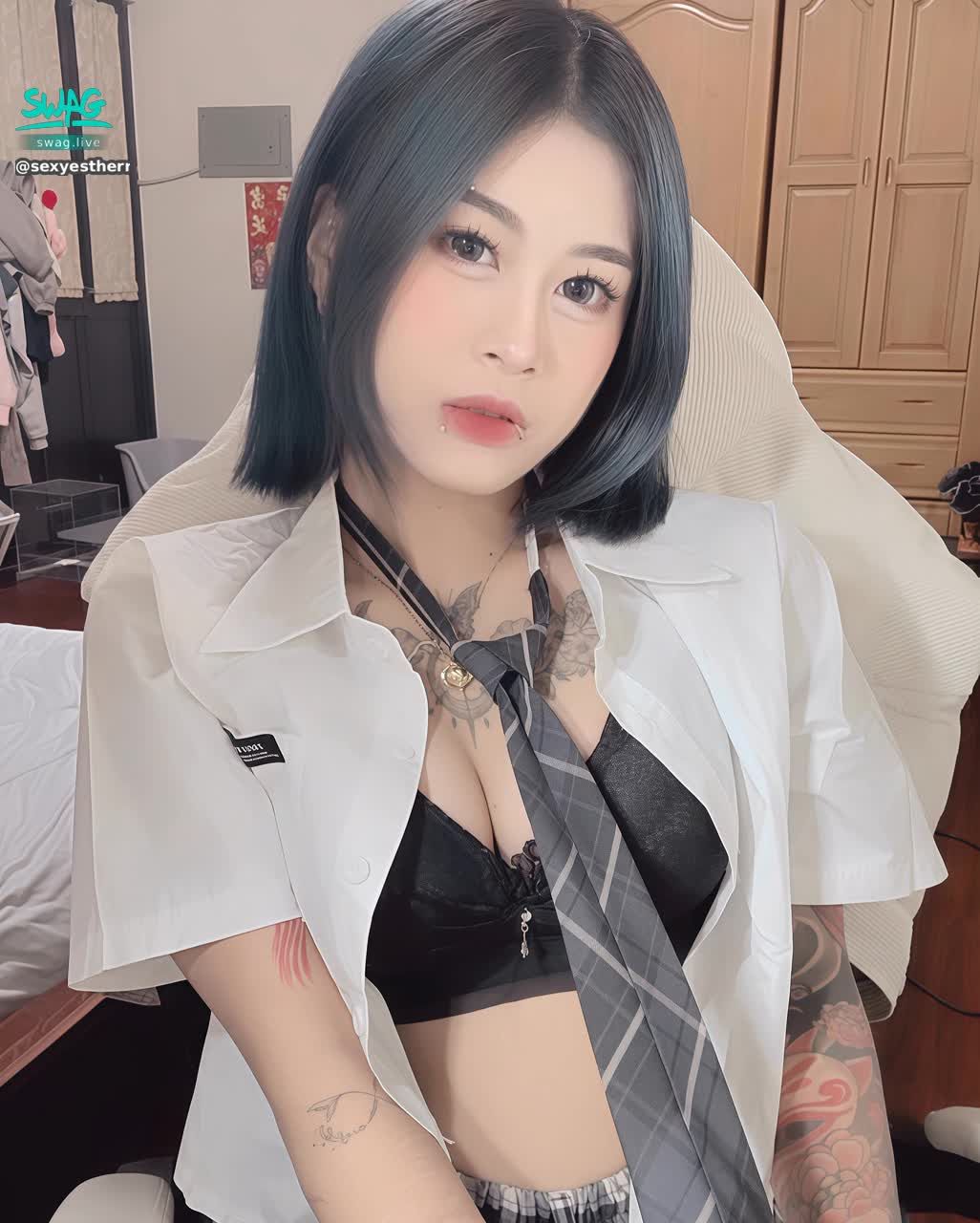 sexyestherr : 5/15 （四）23:00 情趣玩具日
滿100萬鑽戶外噴水💦
#主題直播