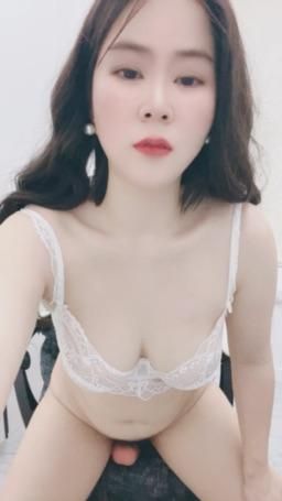 zwkb888 : 骚姐姐，大肉棒自慰