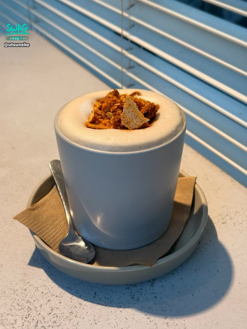 utsuneko : 哥哥跟我來場下午茶嘛☕️