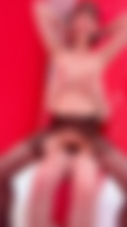 ladyyuan : 粉絲同樂會、黑絲襪控粉絲，邊抽插手抬起來被玩奶 這樣真的很色耶還不解鎖看嗎🥹