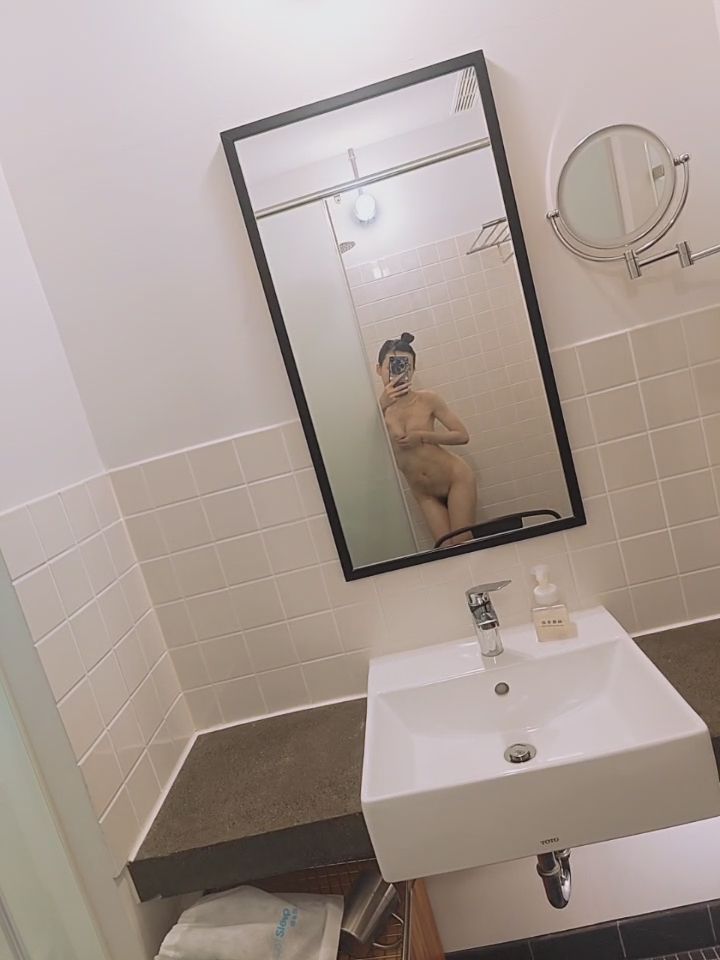 quanna : 想試試看在鏡子前面🥵🥵🥵