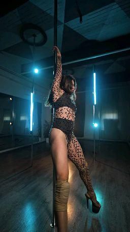 lessikitty : sexy  dance