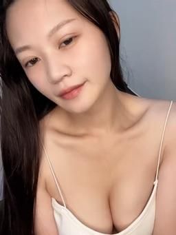 betsy_synus : 禮拜三、四、五、六晚上10:00開播～～
快來直播陪陪貝熙聊天😳
新粉私訊我領新粉禮呦❤️