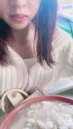 lovemeredith : 早餐吃冰涼涼的豆花，你想跟我一起來吃嗎？等你
