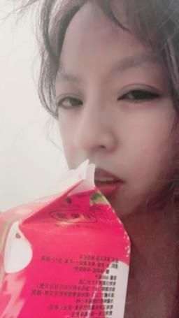 lovemeredith : 你猜我喝的是什麼紅茶，答對送片片