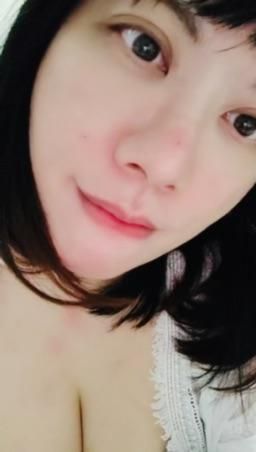 lelelina : 臉上長兩顆痘痘真的很討厭耶🤭🤭🤭
#樂樂#日常#白皙