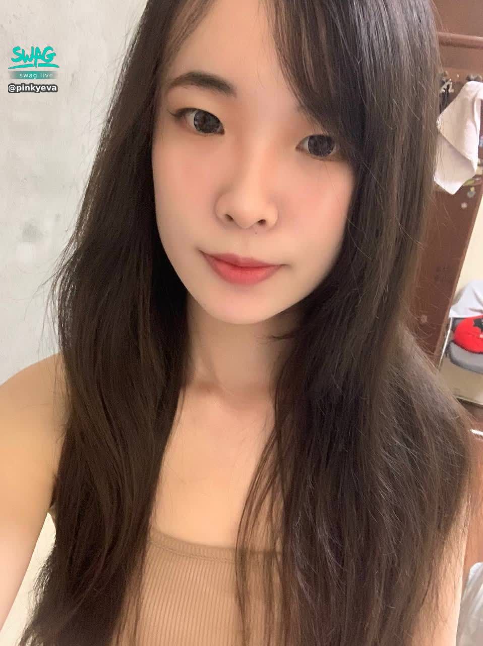 pinkyeva : 妝化好了
台中的朋友在哪裡🙌🏻