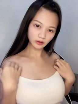 betsy_synus : 🥵脹奶的小隻馬情色誘惑
新粉絲記得私訊《我愛貝熙》領新粉禮呦~~
💡固定每週三、四、五、六晚上10點開播~~