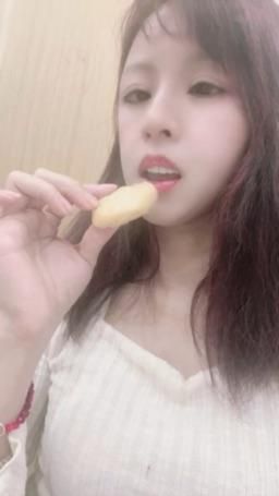 lovemeredith : 這家速食店的雞塊最好吃，你知道是哪家，答對送片片，我也想吃你的可以嗎？