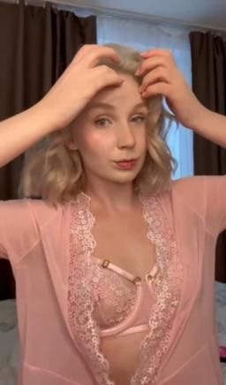 olyablondegirl : I'm sexy here for you