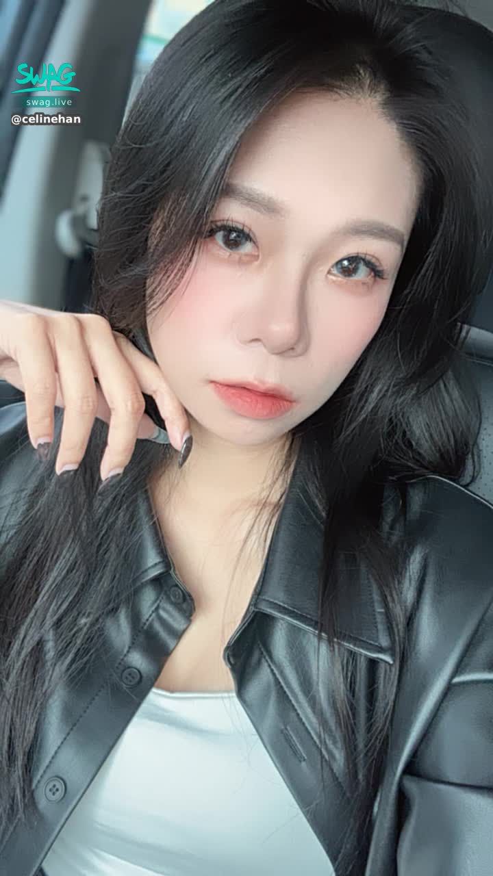 celinehan : 今天22:30上播哦❤️週末陪寶寶喝酒噴水水🥰