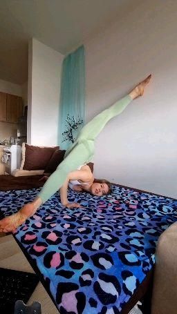 lessikitty : sexy  yoga