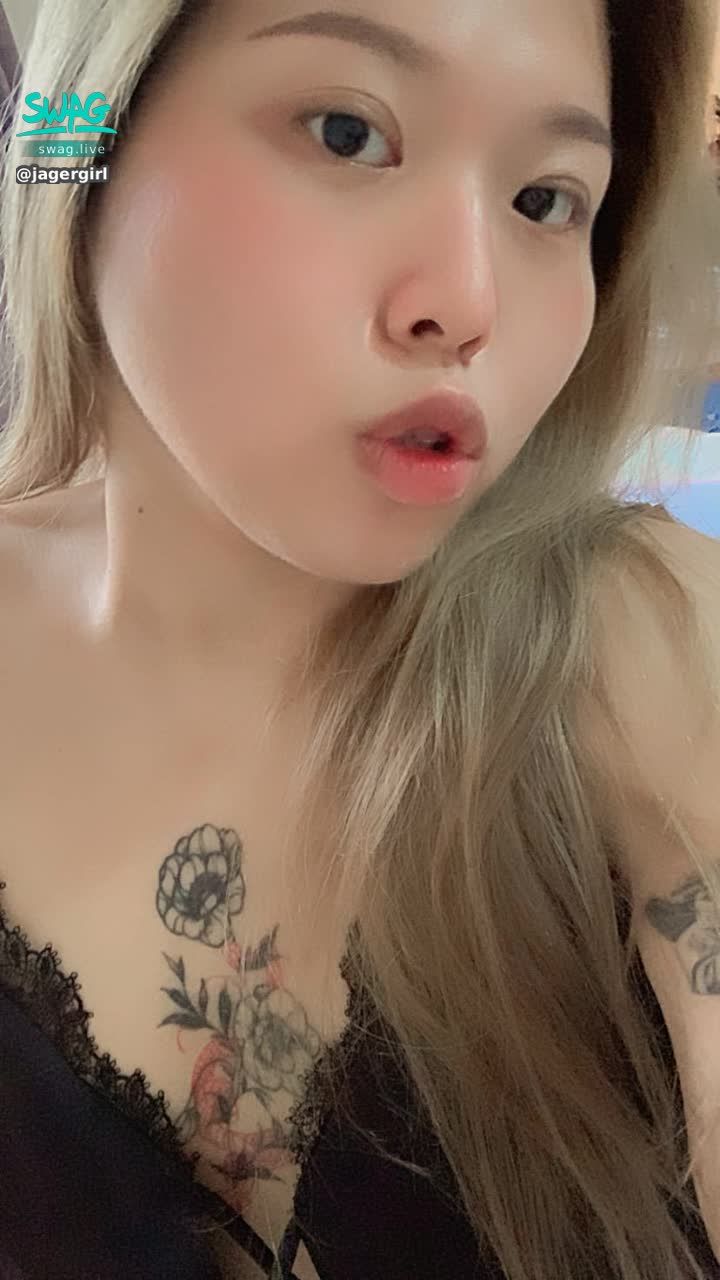 jagergirl : 生活就是自己哄自己💕可能近期在低落潮🥲期待越重失落感越多，但好險有你們的支持🥰謝謝那些讓我感受到真心的寶寶們❤️我會好好珍惜也會繼續努力💪🏻#sexy #性感 #生活 #騷 #奶 #大奶🔥 #露臉 #巨乳 #hot #可愛 #boobs #全swag顏值最高 #bigboobs #大奶 #body #淫蕩 #sexygirl #大眼睛 #誘惑 #beauty #kiss #甜美 #夢幻系 #甜心 #男友視角 #甜蜜笑容 #萌 #大眼妹 #girl #babygirl #cute #女友 #寶貝 #young #爆乳 #白皙 #tattoos #sexybody #kisses #日常 #清純 #粉唇👄 #聊天 #sweet #lips #奶控 #性感睡衣 #beautiful #情人節 #活動 #520