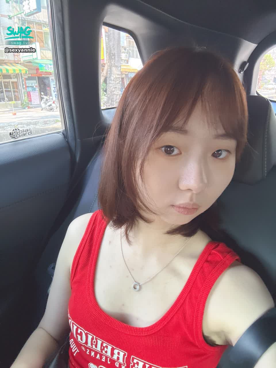 sexyannie : 剪了瀏海～變好可愛😛
你們有沒有想我～下週即將要開播囉😘
