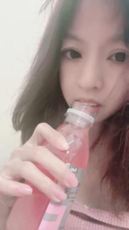 lovemeredith : 喝玫瑰銀耳露，跟我一樣粉粉嫩嫩，你想吃調我嗎？