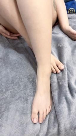 alice_life : 粉絲原來是足控約會時被要求玩足交