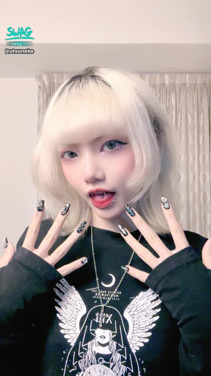 utsuneko : 5/19 (ㄧ)22:00 夏羽&夢娜色色女僕情趣玩具之夜

達30萬💎雙女色色互動🥵

🎁活動專區🎁
刷一個「雲霄飛車」轉一次女女互動轉盤💕
刷一個「南瓜馬車」🉐 夢娜&夏羽3分鐘情境式😈😈片

#主題直播