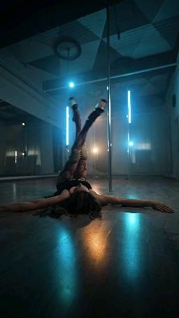 lessikitty : sexy  pole dance