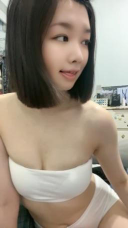 janie0209 : 把平口背心拉下來露岀奶頭😈
#露臉 #騷 #奶頭