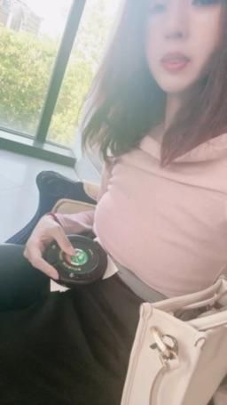 lovemeredith : 等餐點，還要25分鐘，要不要我誘惑你呀