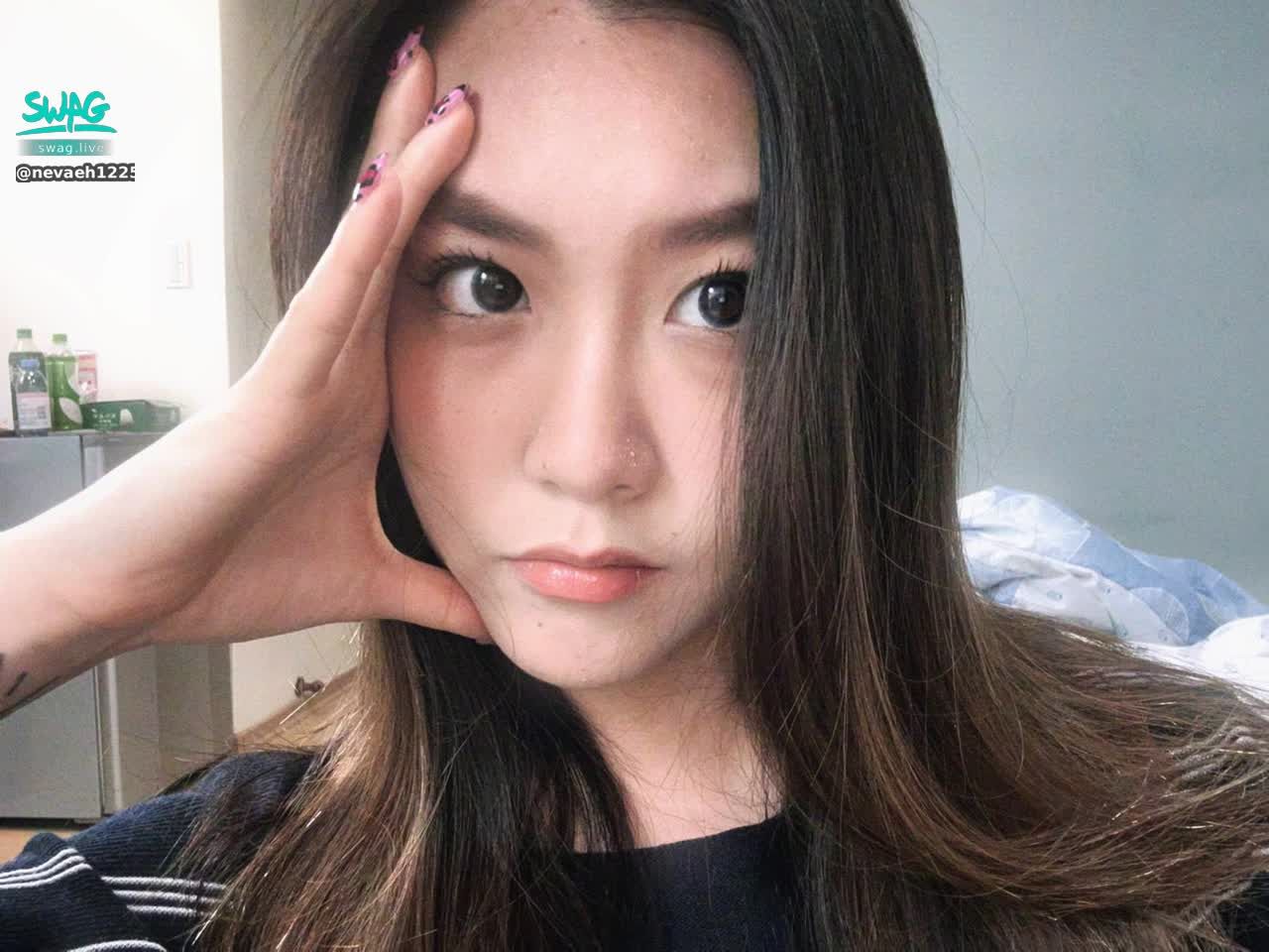 nevaeh1225 : 新人來報到💋預計過兩天就會開播了～請大家多多指教🥰可以先私訊我聊天或是問約會😘一起吃飯見面都可以呦💛 #約會 #sexy #性感 #生活 日常 #大眼睛 #露臉 #可愛 #新人 #私訊 #全swag顏值最高