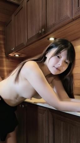 maggiebabe : 姊妹在浴室裡

偷偷的跟朋友在廚房享受交合的快感😈