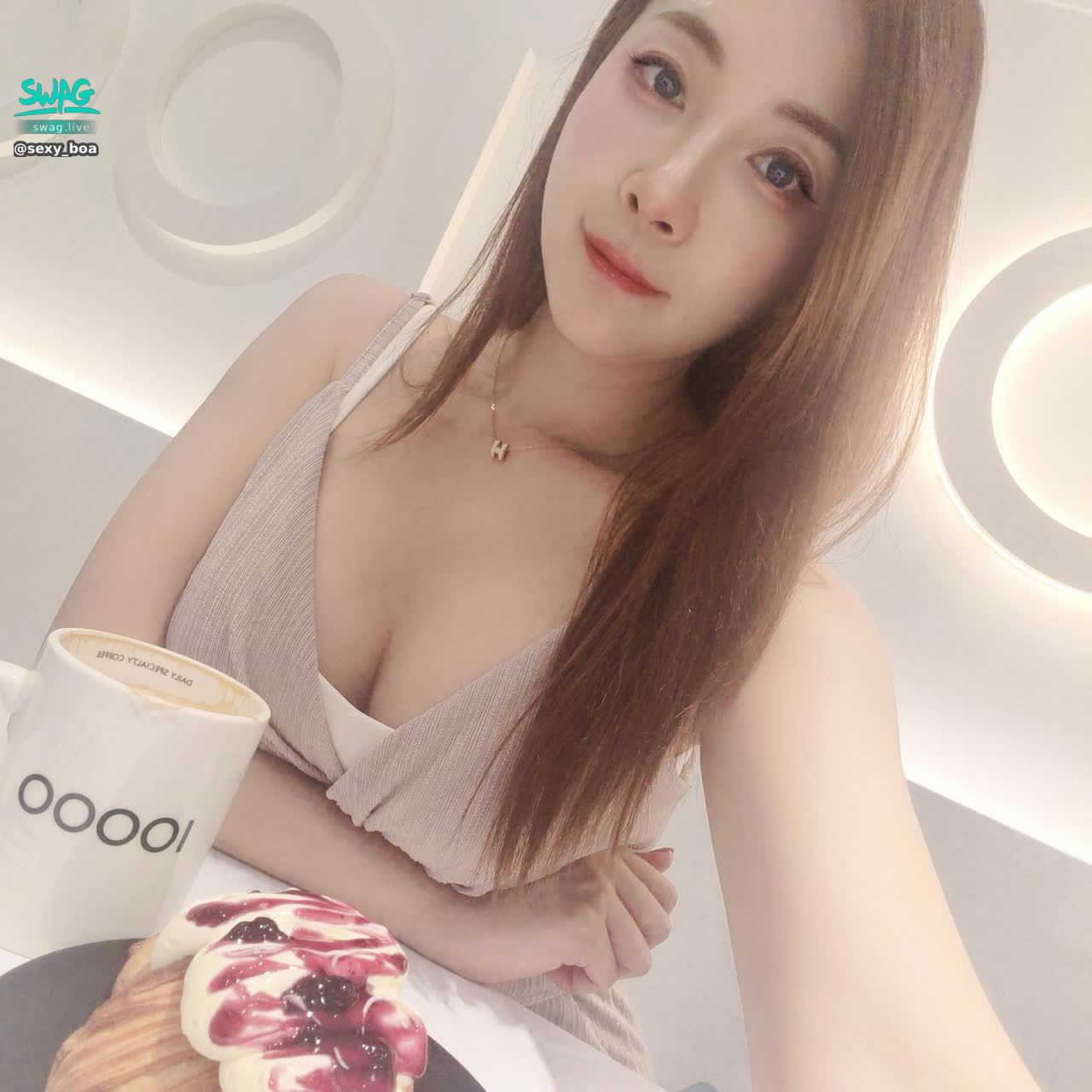 sexy_boa : 💋寶兒下午茶咖啡時間~🍰☕
