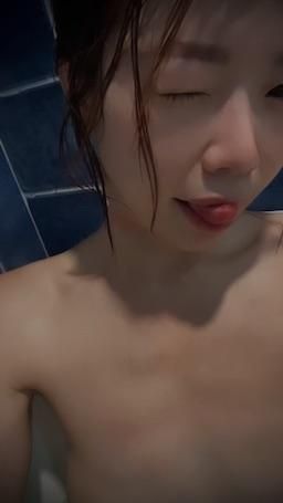 milk_xoxo : 在浴室壞壞的喵可😈
