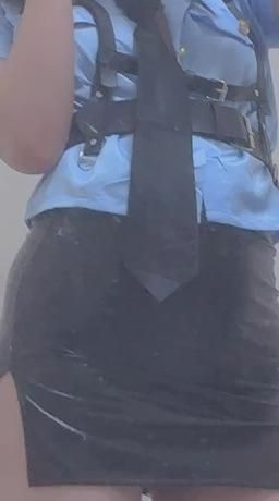 callie_ : 手很抖的人

要搭絲襪 大腿襪 吊帶襪還是網襪咧😛