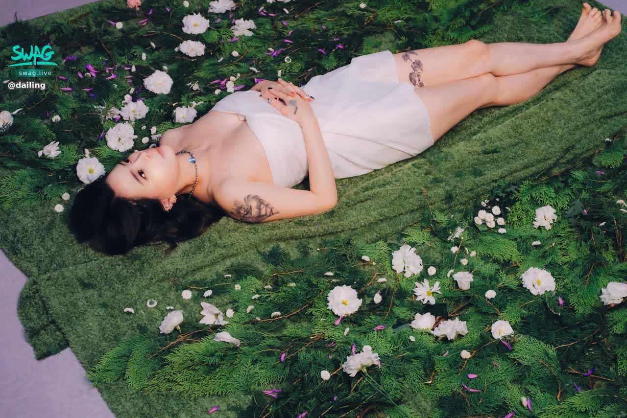 dailing : 🎁私訊「公主我愛你」🉐前戲口交私藏片🔞🎁(限新追蹤者)
💋篠粉絲私訊「伊黑殿下我愛妳」送隨機一張大尺度照片💋