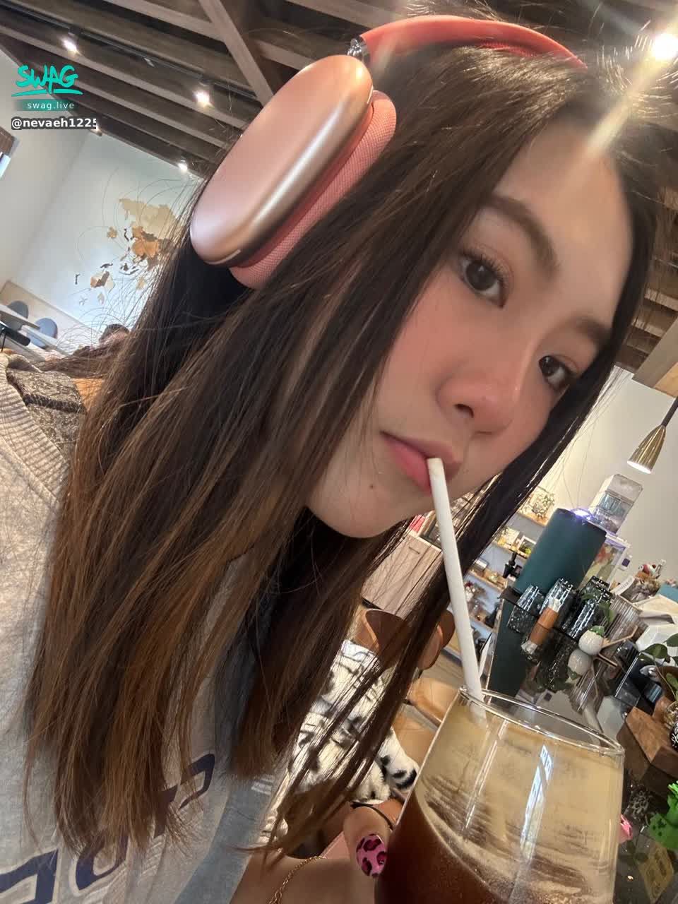 nevaeh1225 : 我是新人白蘭蒂🥂聽說這裡可以認識新朋友~有人要來私訊聊天嗎❤還是要出門一起吃飯呢?😈 #sexy #性感 #生活 #露臉 #新人 #日常 #可愛 #甜美