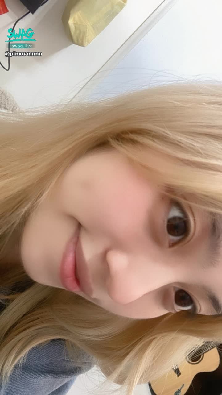 pinxuannnnnn : 今天晚上會開播呦🥰
5/27 (二) 21:30
新人還在培養開播的感覺~
希望大家願意給我一點鼓勵❤
私訊我或是在直播間陪我聊天也可以❗

#新人 #露臉 #生活 #日常 #甜美 #可愛 #清純