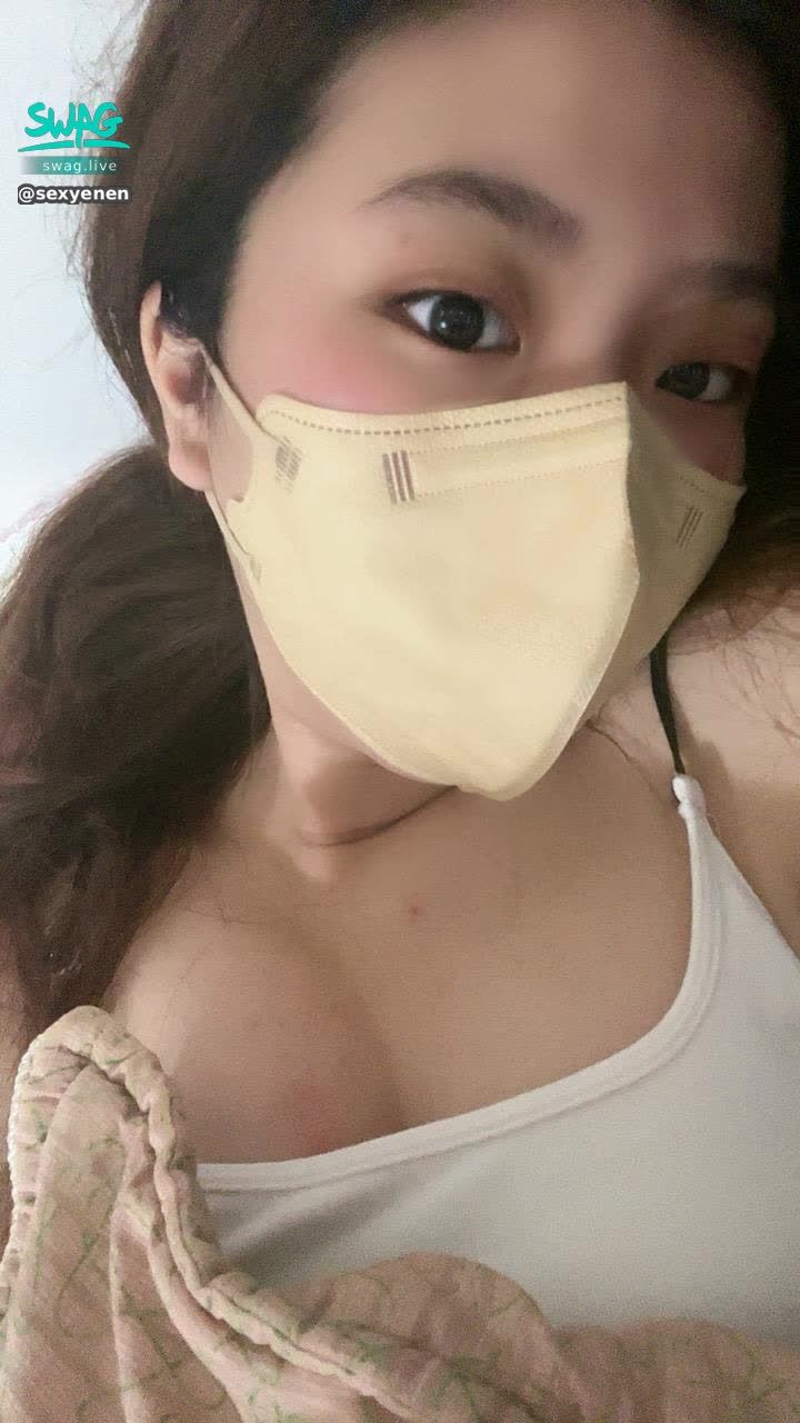 sexyenen : 陪我聊聊天嘛🥺直播沒哥哥～🥲