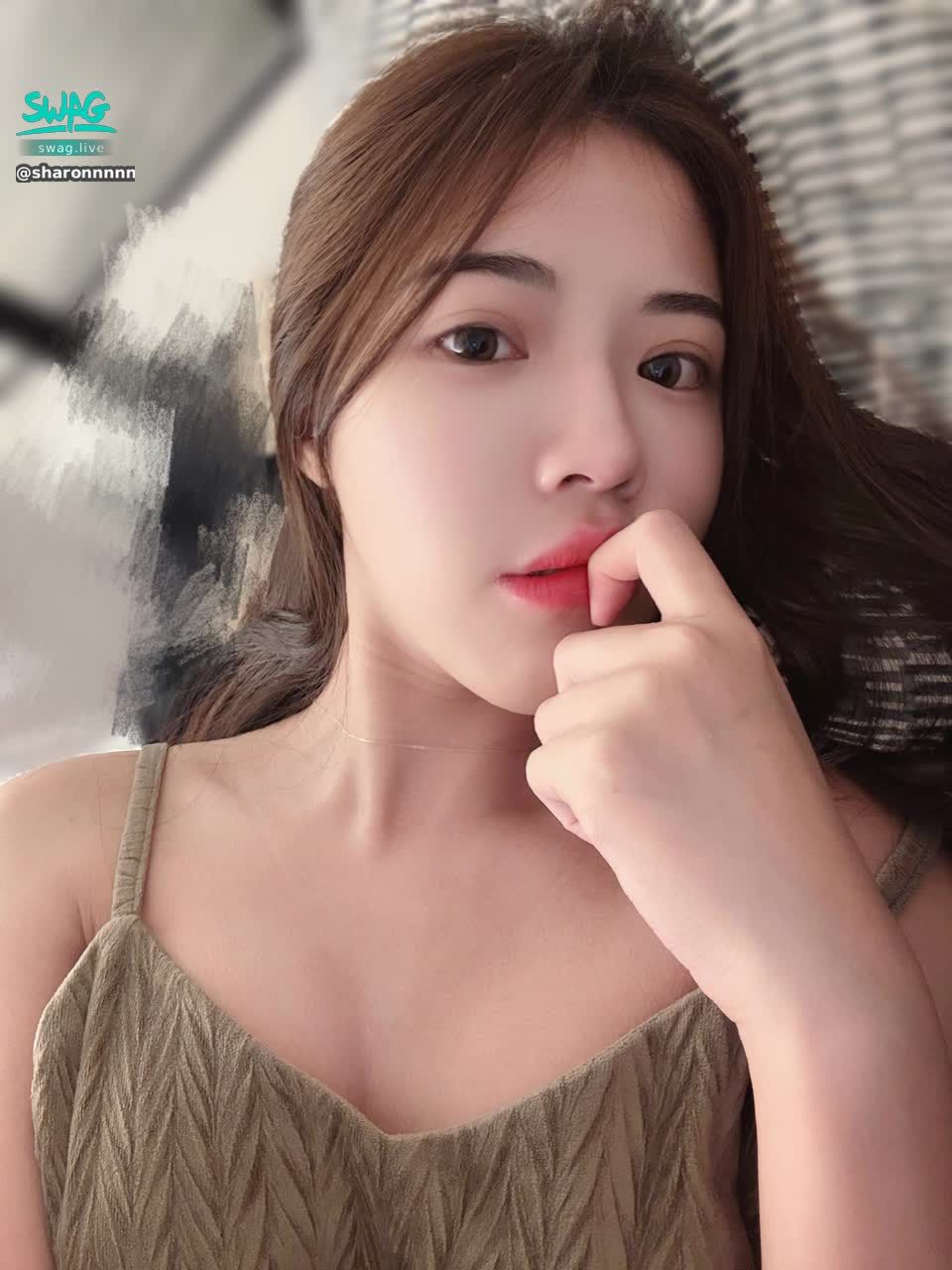 sharonnnnn : 🌟雪倫の《政見發表》🌟

🔗投票連結：https://lookerstudio.google.com/s/pMhFMRMEsIs

五大不得不投雪倫的理由：
1. 投我，我會超級開心🥹，直播福利無上限❣️
2. 我會去德國拍爆各種辣照跟你愛的影片，可客製化喔🙈
3. 我會努力保持矜持，不會跟金髮碧眼外國帥哥亂亂來
4. 不投我，我可能會難過到把自己鎖起來
5. 投我，去德國將挑戰開播以來最大尺度演出😈🔞

雪倫不搞賄選，但——
只要你拿著投票截圖來找我，有“甜甜驚喜”要送你唷🎁❣️