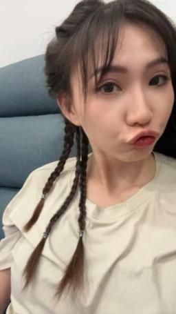 miohot : 😘