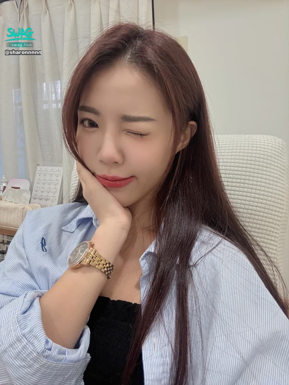 sharonnnnn : 放假了❣️你們都在幹嘛呢？雪倫剛好也很無聊，要一起玩嗎🥰😚