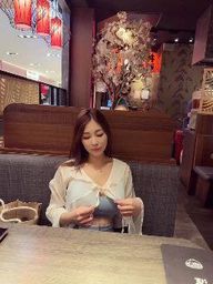 sexy_boa : 💋想幫寶兒拆個禮物嗎?🥰💓💗