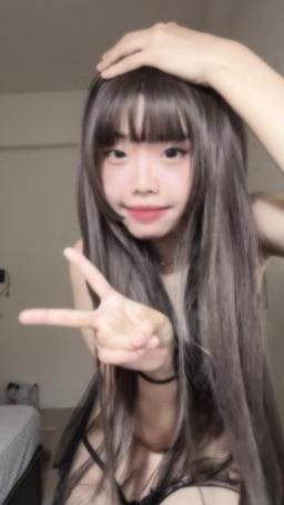 monica.bb : 你們喜歡什麼樣的我呀❤️😝