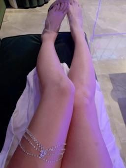 july.july : 掀起來的瞬間看到了嗎⋯腿控腳趾控快來解鎖🔓