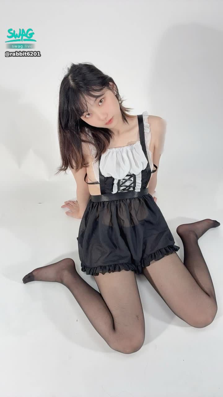 rabbit6201 : Babe寶寶～ 女僕裝還喜歡嗎😳