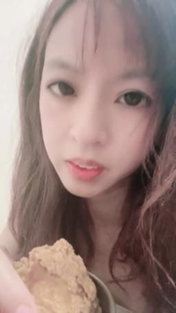 lovemeredith : 午餐吃炸雞，每天都想要你的雞，👂出來吧