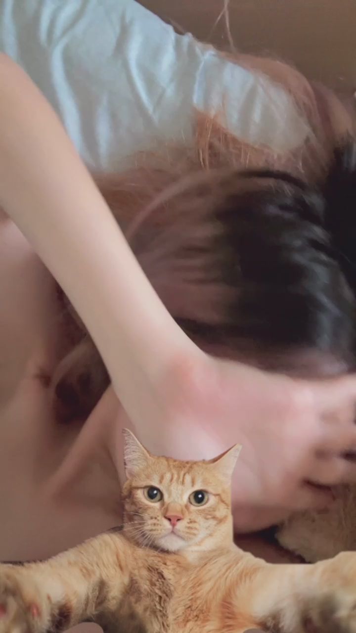 lustine : 6/6 (五 ) 晚上十點春嬌上播❗
快樂禮拜五來囉～
下班後不要急著跑出去🤣快來陪春嬌直播

#sexy #性感 #生活 #日常 #可愛 #甜美 #新人