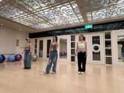 elainelin : 跳舞課跳完超開心的Babe