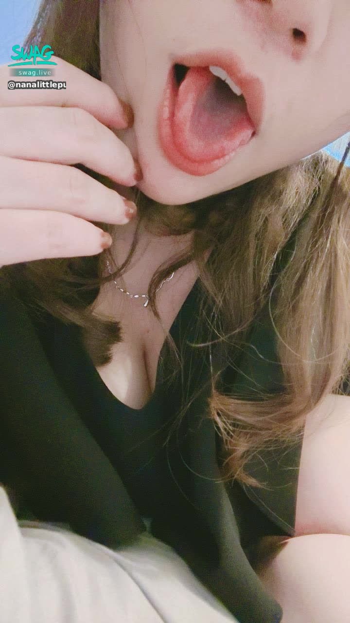 nanalittlepupy : 下雨天☔️心情不好了☹️


#乳溝